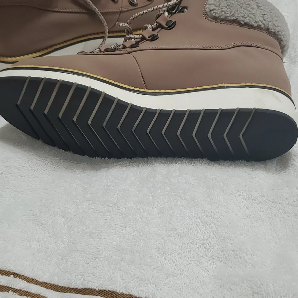 Shoe - Picture 4 of 5
